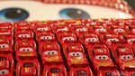 Unik, Mobil Ini Terbuat dari 5.500 Mobil-mobilan