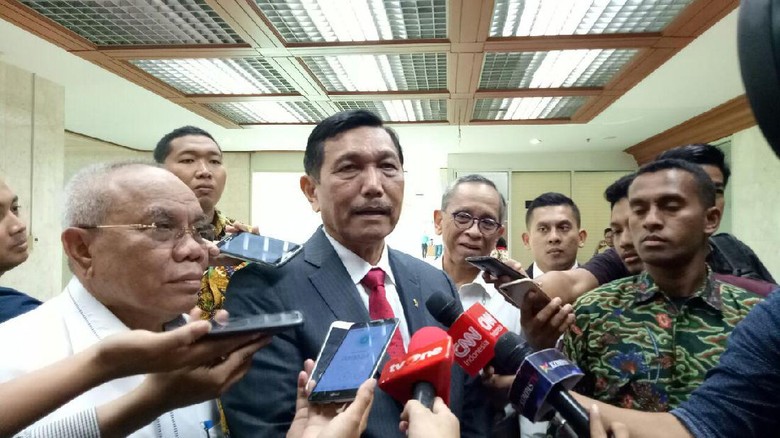 Luhut: Komunis Perlu Diwaspadai, tapi Jangan Heboh Kayak Mau Perang Luhut: Komunis Perlu Diwaspadai, tapi Jangan Heboh Kayak Mau Perang