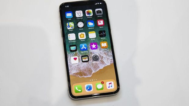 Bapaknya Kerja di Apple, Gadis Ini Pamer Sudah Punya iPhone X