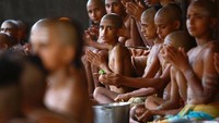 Festival tahunan ini bisa dilihat di Kuil Pashupatinath di Kathmandu, Nepal (Navesh Chitrakar/Reuters)