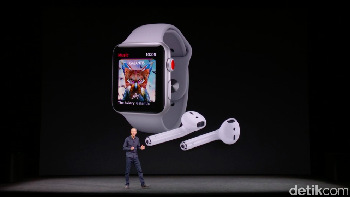 Bisa menggunakan earphone wireless.