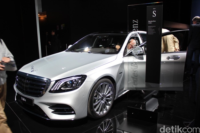 Mercedes-Benz Resmi Kenalkan S560e di Frankfurt