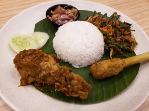 Rempah Bali: Gurih Pedas Gurame Bakar Jimbaran dan Nasi Berlauk Ayam Betutu