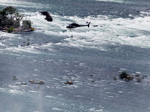 Terseret Air Terjun Niagara, Pria Ini Selamat
