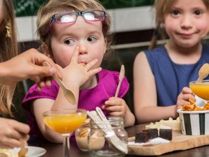 Nama Menu Unik hingga Peringatan Lucu, Trik Restoran Hadapi Pengunjung Anak