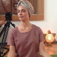 Untuk menjaga penampilan dan kesehatan tubuhnya, Ana juga melakukan olahraga. Salah satunya adalah yoga. Foto: Twitter