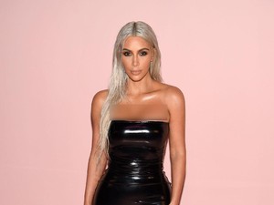 Foto: Deretan Gaya Seksi Kim Kardashian di New York Fashion Week