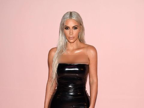 Trik Kim Kardashian Menutupi Noda di Wajah dengan Makeup