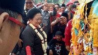 Kedatangannya di PSCC disambut para kader PDIP. (Raja Adil Siregar/detikcom)