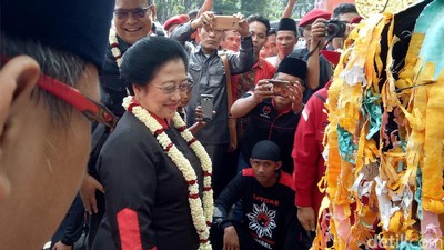Foto: Megawati Panaskan Mesin PDIP di Palembang