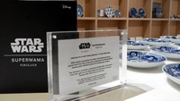 Toko Supermama menjual aneka barang porselain dengan desain unik yang layak untuk dikoleksi. Terutama seri Star Wars yang eksklusif ini (Tri Ispranoto/detikTravel)