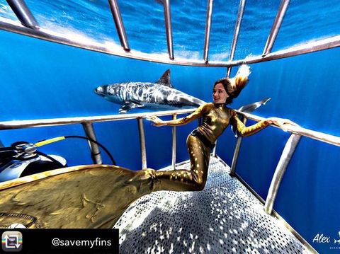 Wanita Cantik Ini Berprofesi Sebagai Putri Duyung dengan Bayaran Termahal