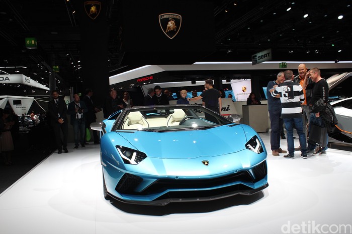 Lamborghini Pamer Aventador S Tanpa Atap