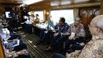 Gaya Serius Sri Mulyani Rapat dengan Eselon I di Kereta