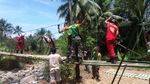 Kostrad Bangun Jembatan gantung di Garut