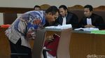 Bupati Buton Nonaktif Bacakan Pledoi