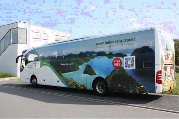 Bus Wisata di Paris Pamerkan Indahnya Indonesia