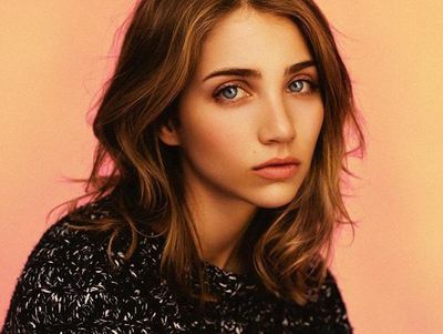 Mata Indah Emily Rudd Bikin Jatuh Hati