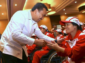 Ketika Menpora Layani Atlet Para Games