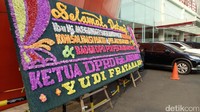 Banyak karangan bunga dari pada pendukung PDIP (Raja Adil Siregar/detikcom)