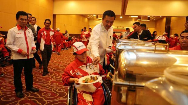 Ketika Menpora Layani Atlet Para Games