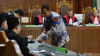 Sebelumnya, Samsu Umar Abdul Samiun dituntut 5 tahun penjara dan denda Rp 150 juta subsider 3 bulan. Samsu diyakini jaksa menyuap mantan hakim Mahkamah Konstitusi Akil Mochtar terkait perkara sengketa Pilkada Kabupaten Buton di MK pada 2011.