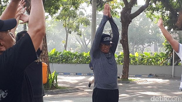 Dahlan Iskan berolahraga/