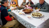Orang-orang di Kazakhstan memakan semua bagian kuda yang ada, mulai dari surai hingga bagian rektum atau usus kuda. Mereka tidak pernah menyia-nyiakan bagian dari tubuh hewan.