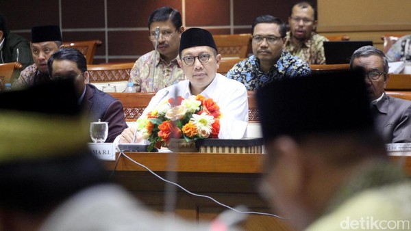 Menag Raker dengan Komisi VIII DPR