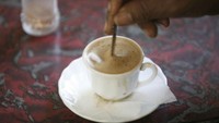 Kopi ala Italia. Kopi adalah salah satu warisan pendudukan Italia di Ethiopia selama Perang Dunia II. Orang-orang Etiopia menyukai kopi yang pertama kali ditemukan di wilayah Oromia (Dok. CNN Travel)