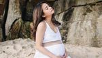 Hamil Besar, Acha Septriasa Tetap Cantik dan Seksi Nih!