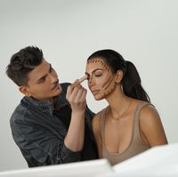 Kotak Makeup Hilang, Makeup Artist Kim K Tawarkan Tebusan Rp 135 Juta