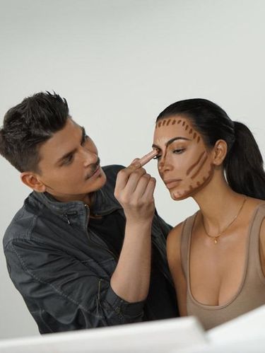 Influencer VS Selebriti, Siapa yang Lebih Berpengaruh Sekarang?