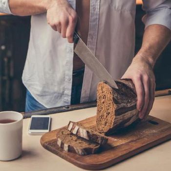 Ternyata Begini Cara Memotong Roti Tawar yang Benar