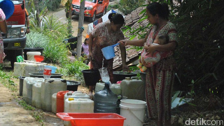 Langganan Kekeringan, Warga Lereng Menoreh Mandi Sehari Sekali Langganan Kekeringan, Warga Lereng Menoreh Mandi Sehari Sekali