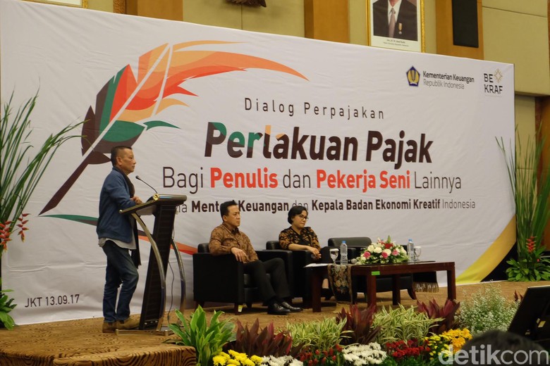 Tak Hanya Pajak Penulis, Pajak Buku Juga Harus Diringankan Foto: Pajak Penulis (Agnes/detikHOT) Tak Hanya Pajak Penulis, Pajak Buku Juga Harus Diringankan Foto: Pajak Penulis (Agnes/detikHOT)