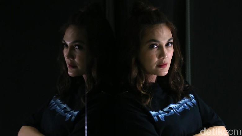 Syuting Devils Whisper di Hollywood, Luna Maya Belajar On Time Syuting Devils Whisper di Hollywood, Luna Maya Belajar On Time