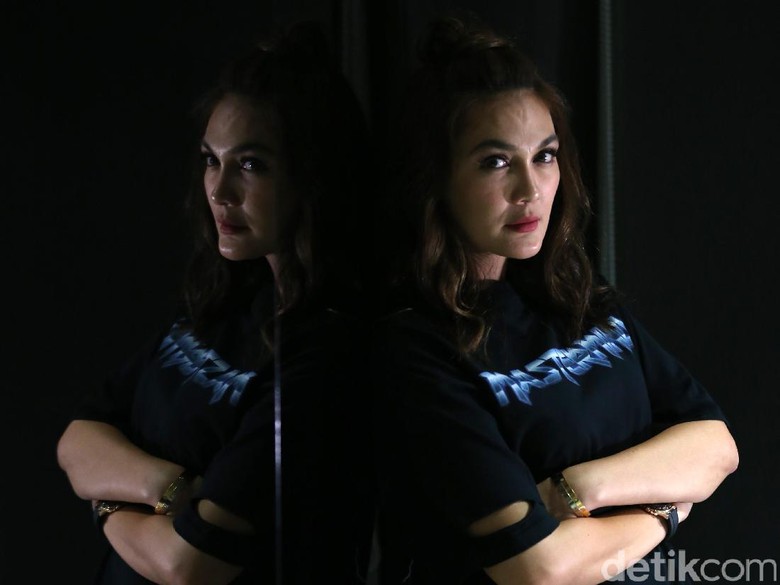 Pertama Ditawari Bintangi Devils Whisper, Luna Maya Tak Pede Pertama Ditawari Bintangi Devils Whisper, Luna Maya Tak Pede