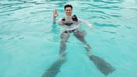 Selain itu, polisi ganteng ini juga gemar melakukan olahraga outdoor. Contohnya yang satu ini, ia mencoba belajar diving! (Instagram/andreferdians)