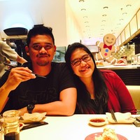 Bermula dari satu kelompok di perkuliahan, keduanya jadi sering belajar bersama dan makin dekat saat rekreasi teman kuliah ke Dunia Fantasi. Foto: Instagram