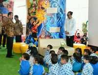 Jokowi di Perpusnas: Sambangi Tunanetra hingga Anak TK