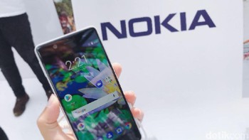 Ini adalah Nokia 5 yang mengusung layar 5,2 inch resolusi 720p dengan Gorilla Glass 2,5D. (Foto: detikINET/Adi Fida Rahman)
