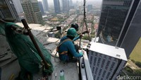 Jika sudah selesai, gedung 54 lantai tersebut akan menjadi salah satu gedung tertinggi di Indonesia.