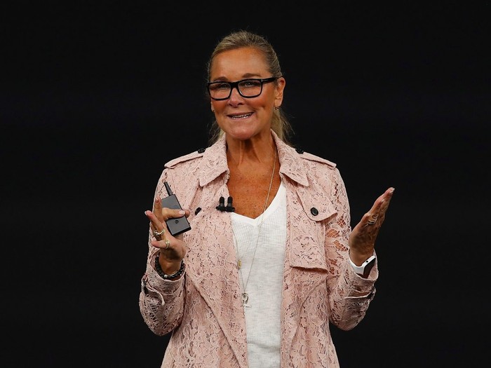 Angela Ahrendts resmi mundur. Foto: GettyImages/Justin Sullivan Angela Ahrendts resmi mundur. Foto: GettyImages/Justin Sullivan