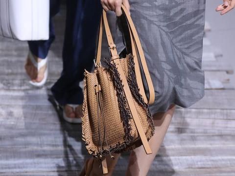 <i>Must Have</i>: Tas Rotan yang Kini Banyak Dipakai Artis dan Influencer Fashion