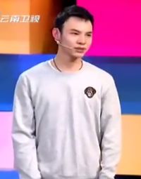 Pria Ini Paksa Pacarnya Makan Lebih Banyak dan Janjikan Hadiah Tas Louis Vuitton