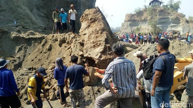 Longsor tambang pasir di Mojokerto/