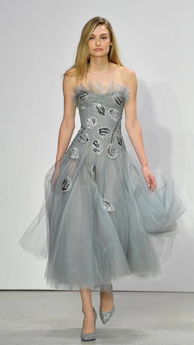 Model walks the runway for Oscar De La Renta fashion show during New York Fashion Week on September 11, 2017 in New York City.  (Photo by Slaven Vlasic/Getty Images)