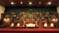 Begini tampilan tempat pengantin dan keluarga untuk menerima tamu saat resepsi. Foto: Dok. Chilli Pari Catering