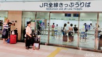 Harga tiket bervariasi tergantung jarak. Contohnya, Tokyo-Kyoto 13.710 yen atau setara Rp 1.645.200.